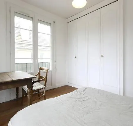 Dans Un A 2 Pas De La Gare Sncf Et A 300m De La Gare Routiere Apartment