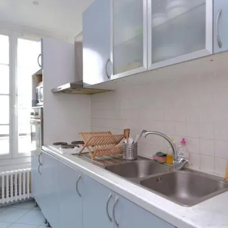 Dans Un A 2 Pas De La Gare Sncf Et A 300m De La Gare Routiere *