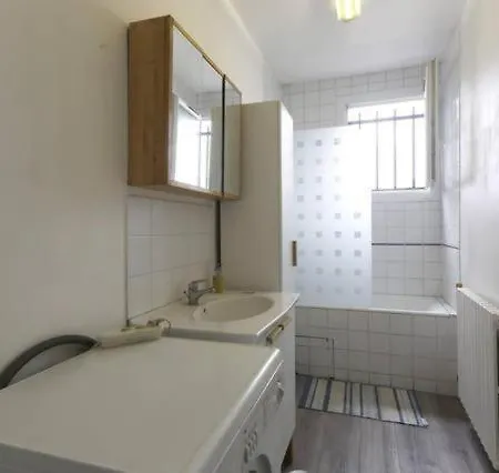 Dans Un A 2 Pas De La Gare Sncf Et A 300m De La Gare Routiere Apartment