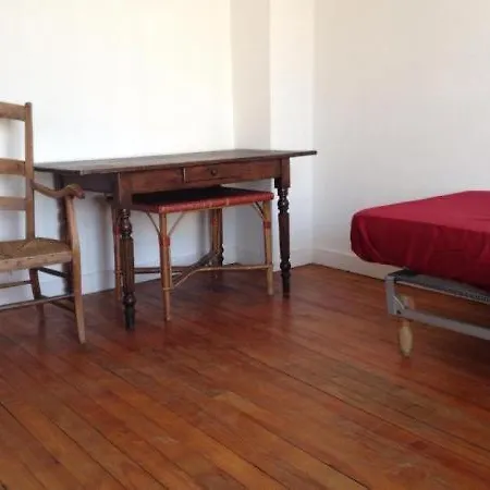 Dans Un A 2 Pas De La Gare Sncf Et A 300m De La Gare Routiere 크레유