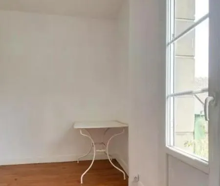 Dans Un A 2 Pas De La Gare Sncf Et A 300m De La Gare Routiere 크레유