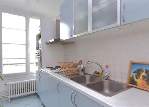 Dans Un A 2 Pas De La Gare Sncf Et A 300m De La Gare Routiere *