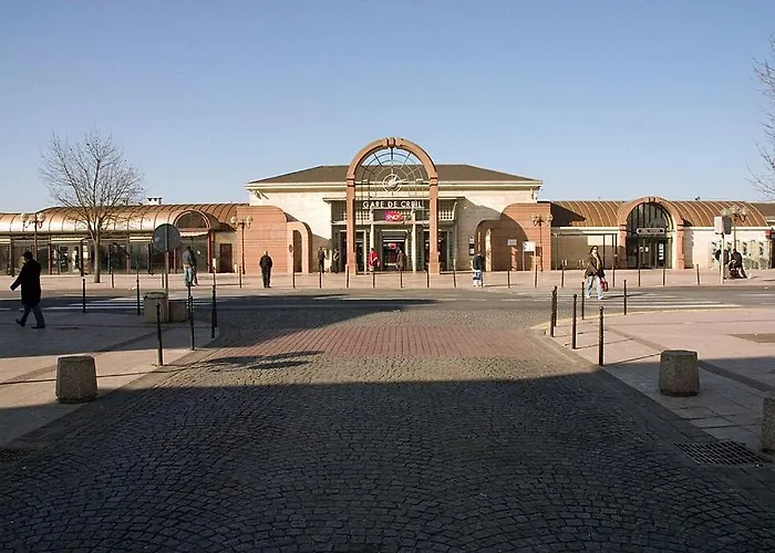 Dans Un A 2 Pas De La Gare Sncf Et A 300m De La Gare Routiere * Creil